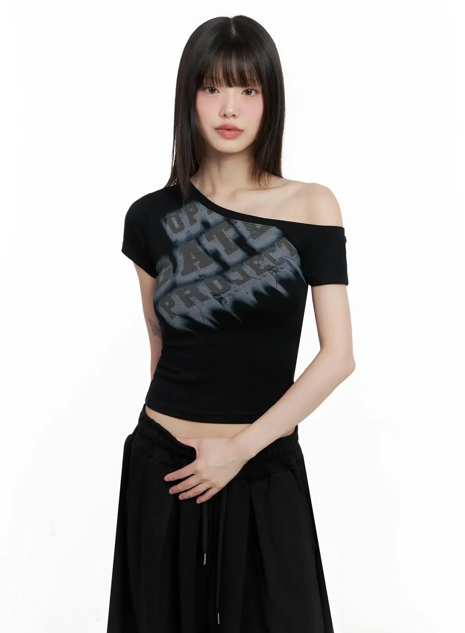 Asymmetric Off-Shoulder Graphic Top IL528 - Image 4