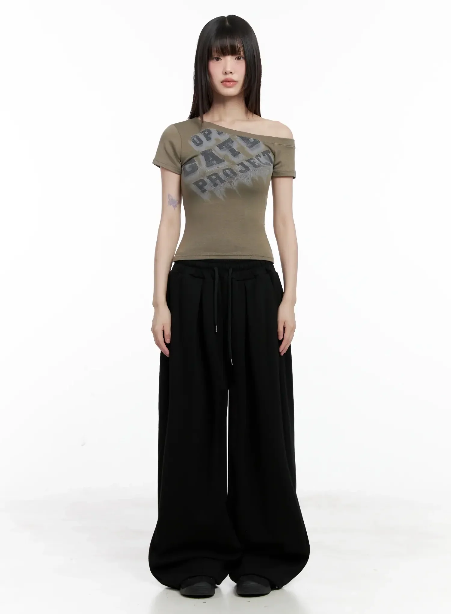 Asymmetric Off-Shoulder Graphic Top IL528 - Image 5