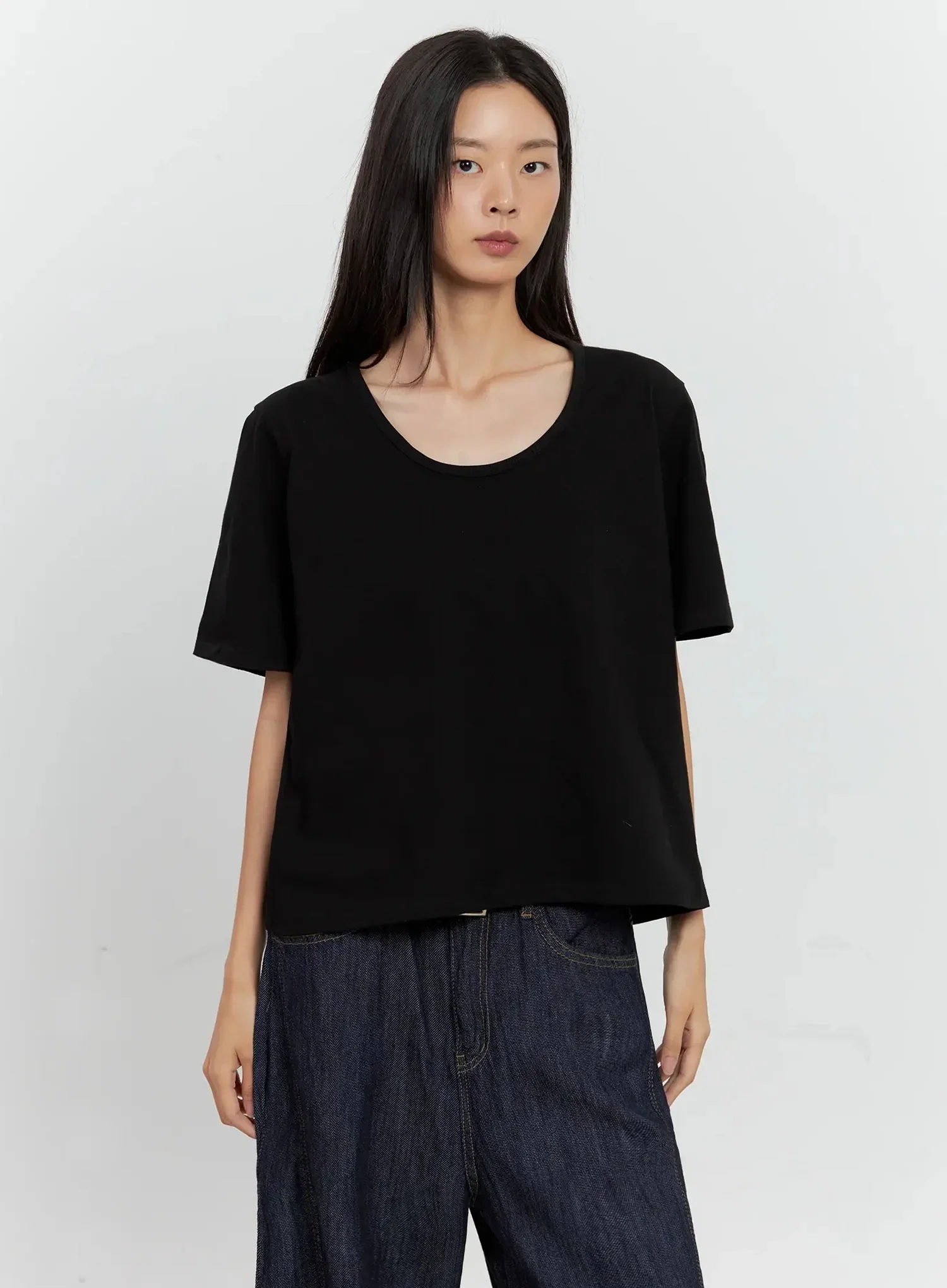 Basic U-Neck T-Shirt IL528 - Image 2