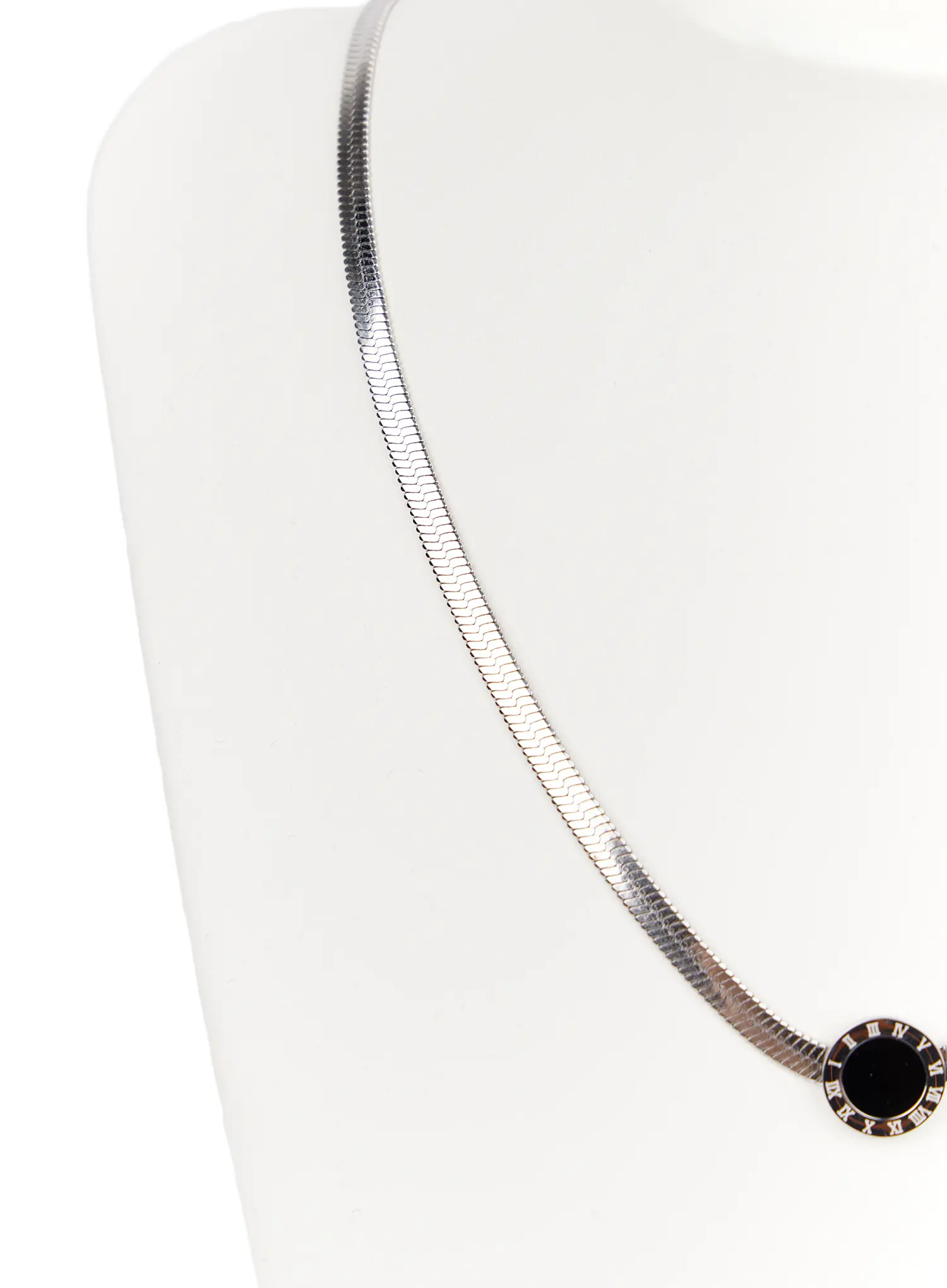 Black Pendant Necklace CA508 - Image 4