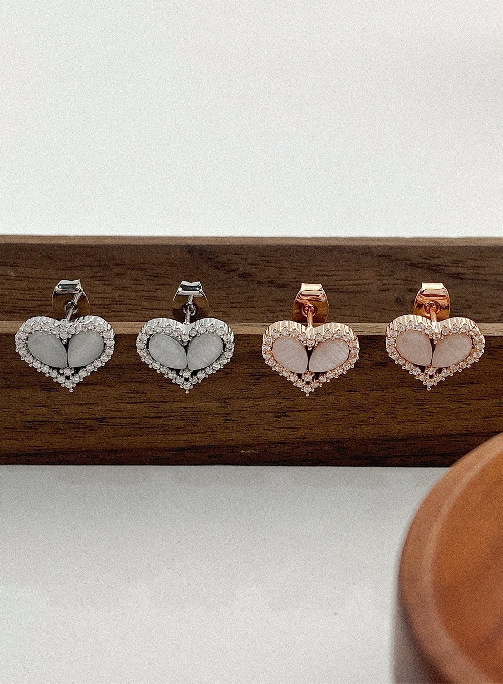 Bloom Faux Pearl Heart Earrings IA517 - Image 2