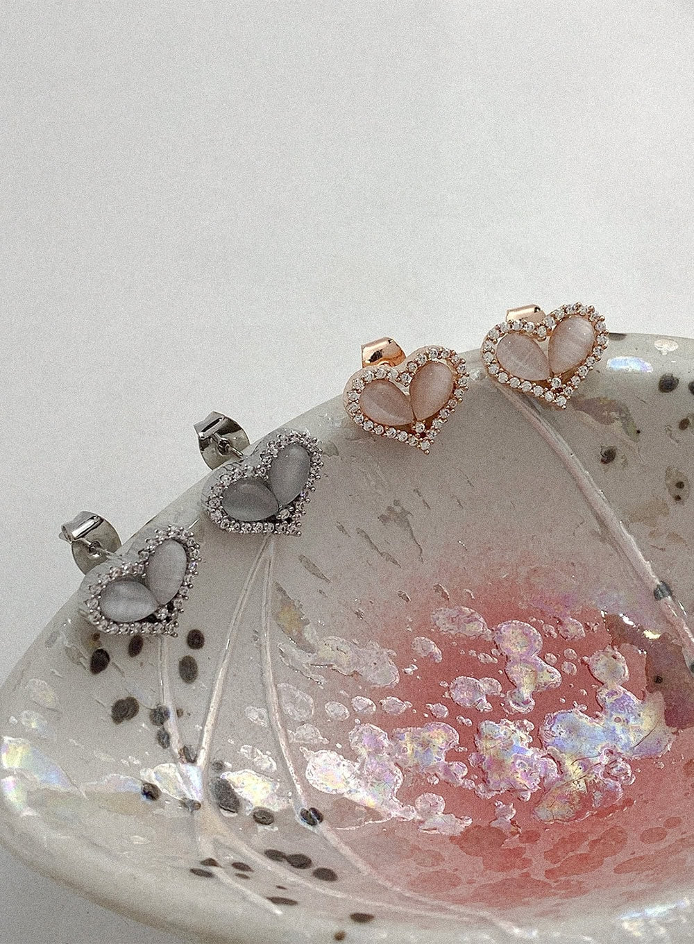 Bloom Faux Pearl Heart Earrings IA517 - Image 3