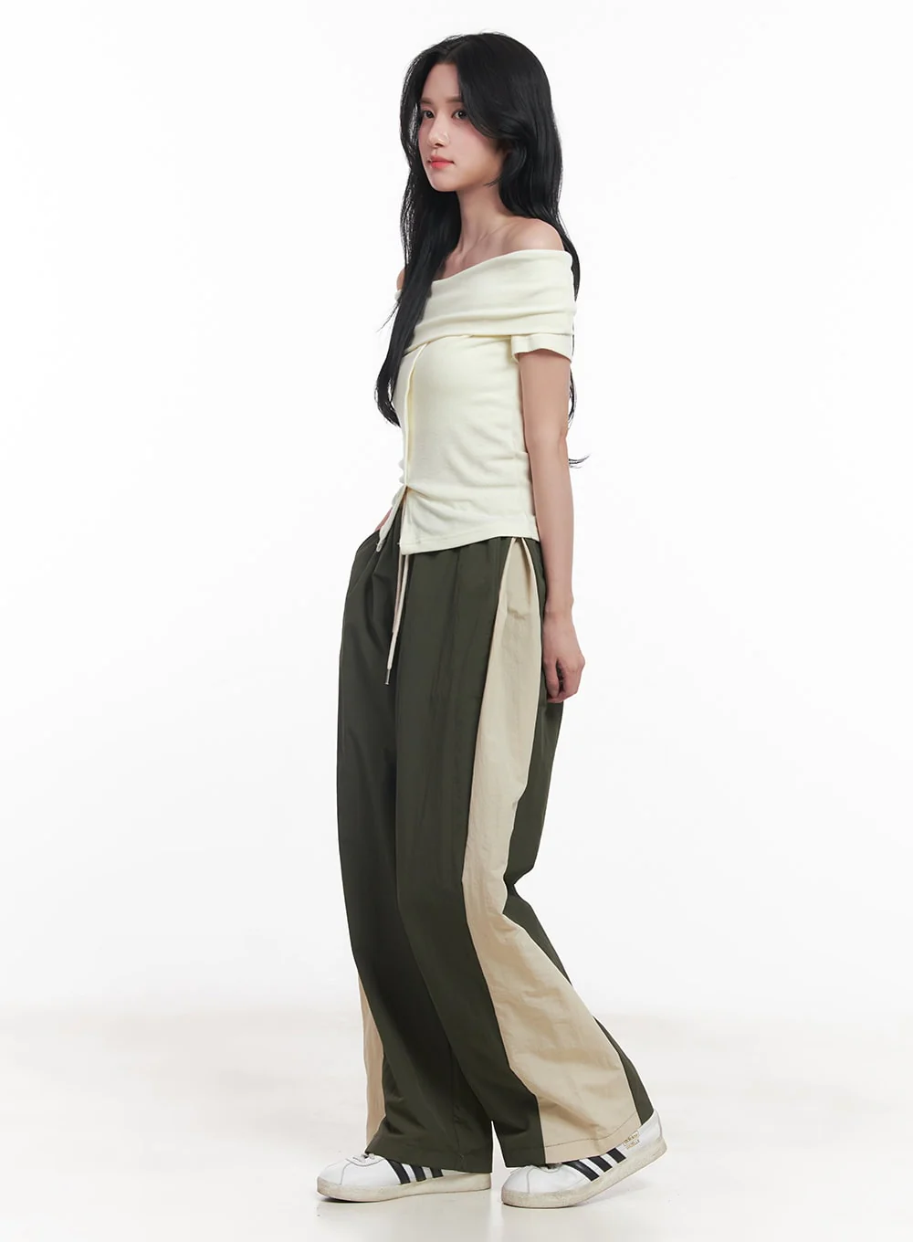 Buttoned Slit Off-Shoulder Crop Top CY526 - Image 4