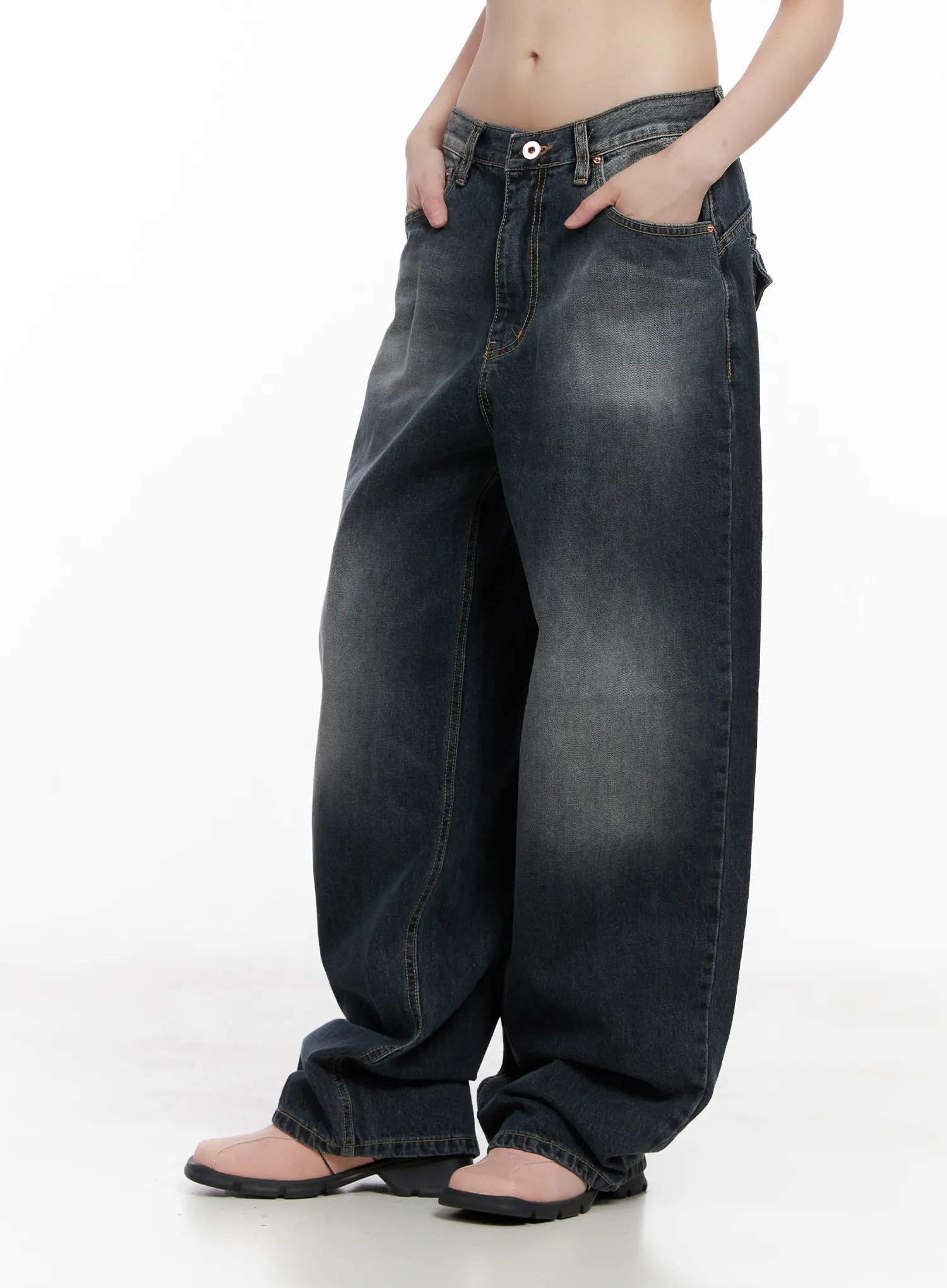 Celi Vintage Wash Wide-Leg Jeans CG515 - Image 4