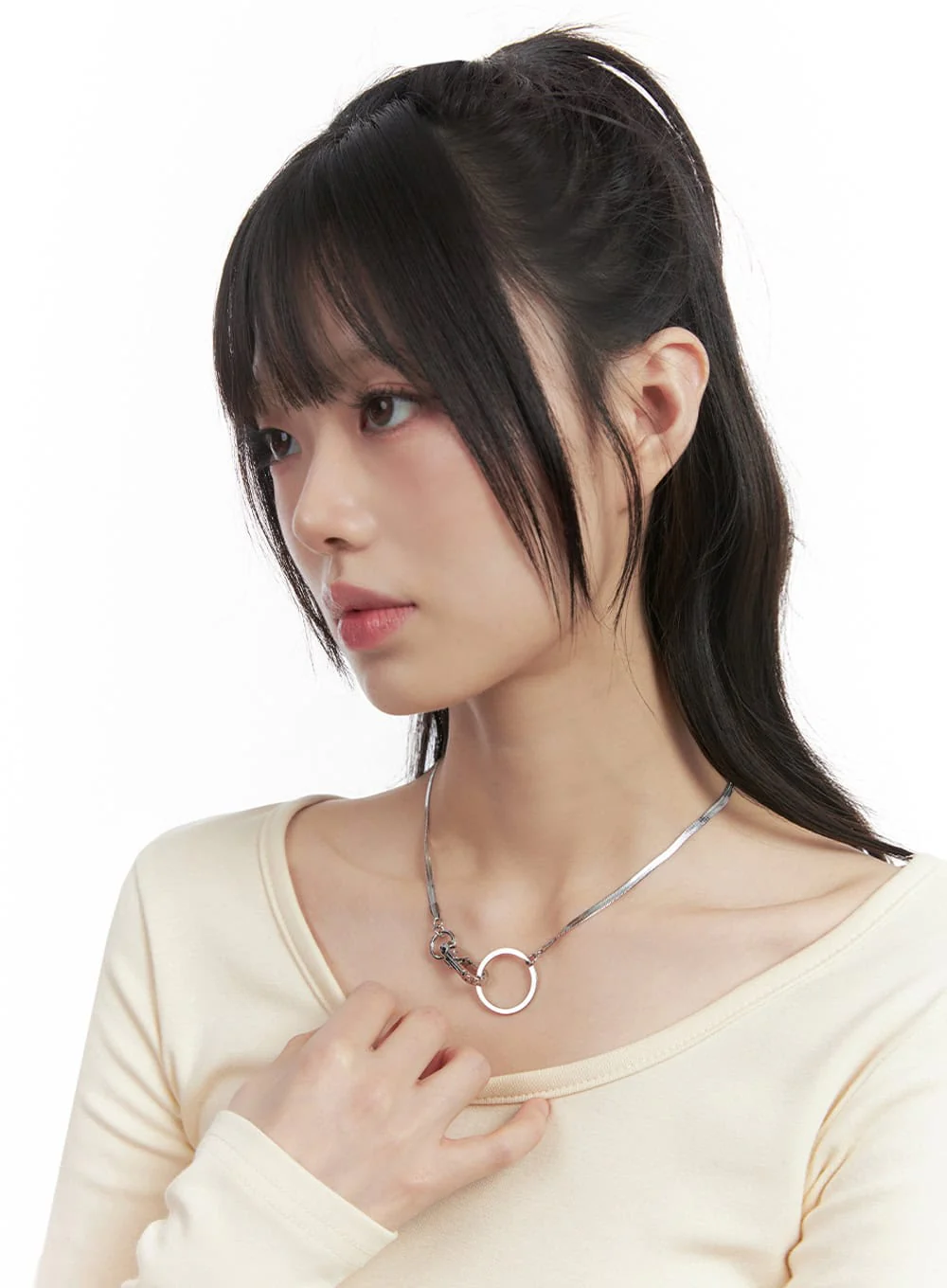 Circle Pendant Choker Necklace IN427 - Image 3