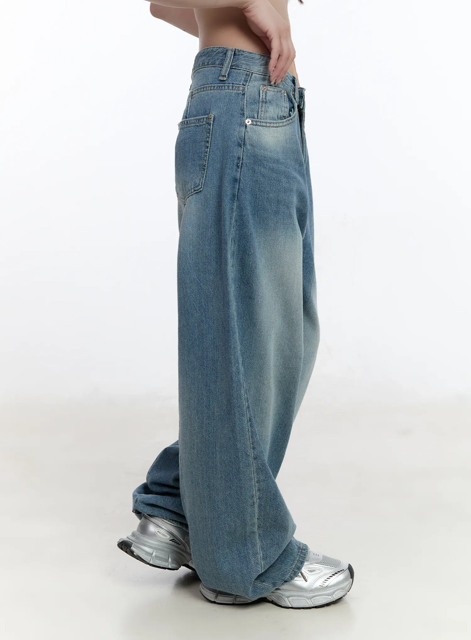 Clar Washed Wide Leg Jeans CA503 - Image 6