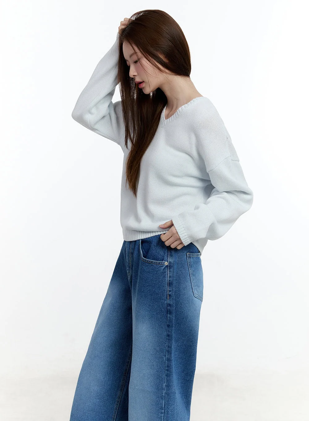 Cozy Relaxed-Fit V-Neck Sweater  CM521 - Image 3