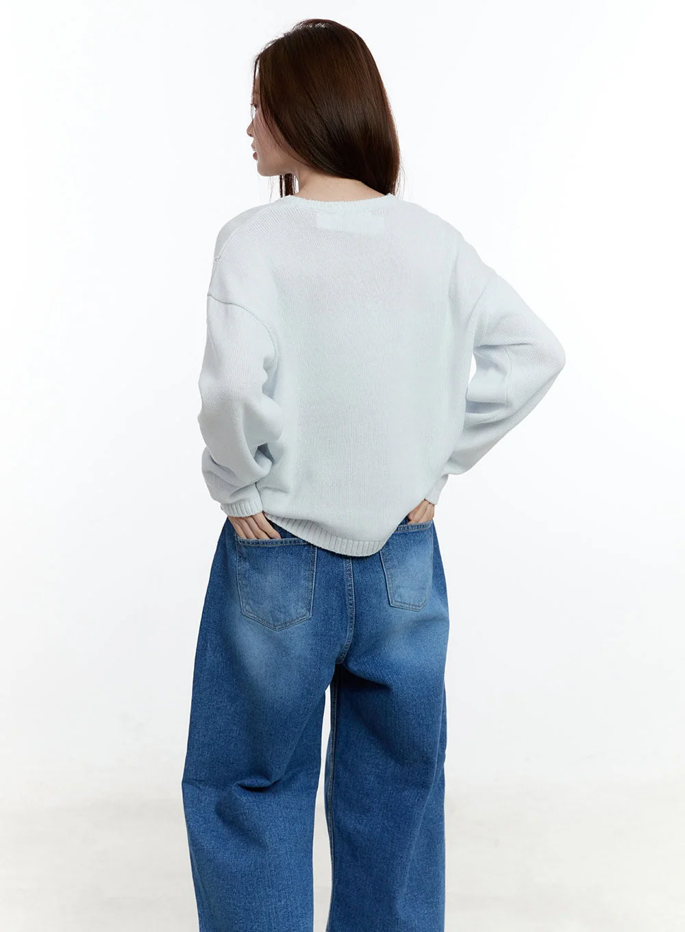 Cozy Relaxed-Fit V-Neck Sweater  CM521 - Image 4