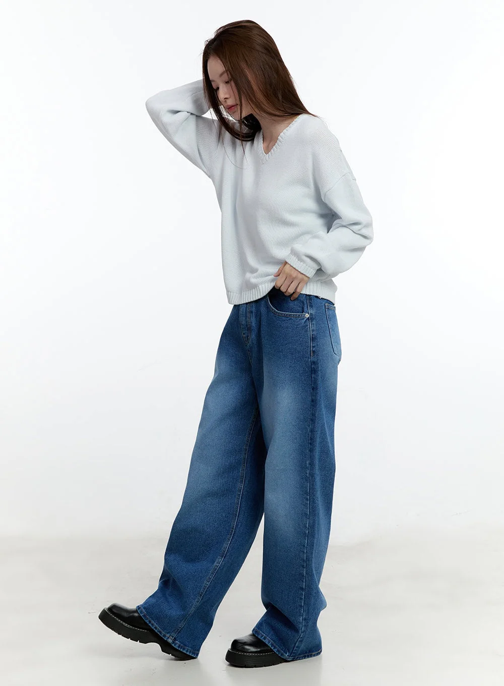 Cozy Relaxed-Fit V-Neck Sweater  CM521 - Image 5