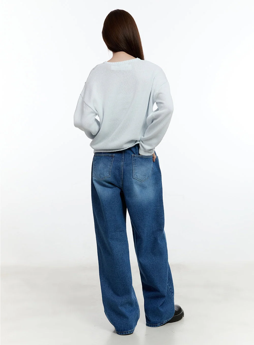 Cozy Relaxed-Fit V-Neck Sweater  CM521 - Image 6