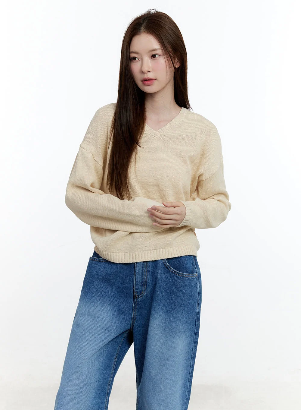 Cozy Relaxed-Fit V-Neck Sweater  CM521 - Image 8