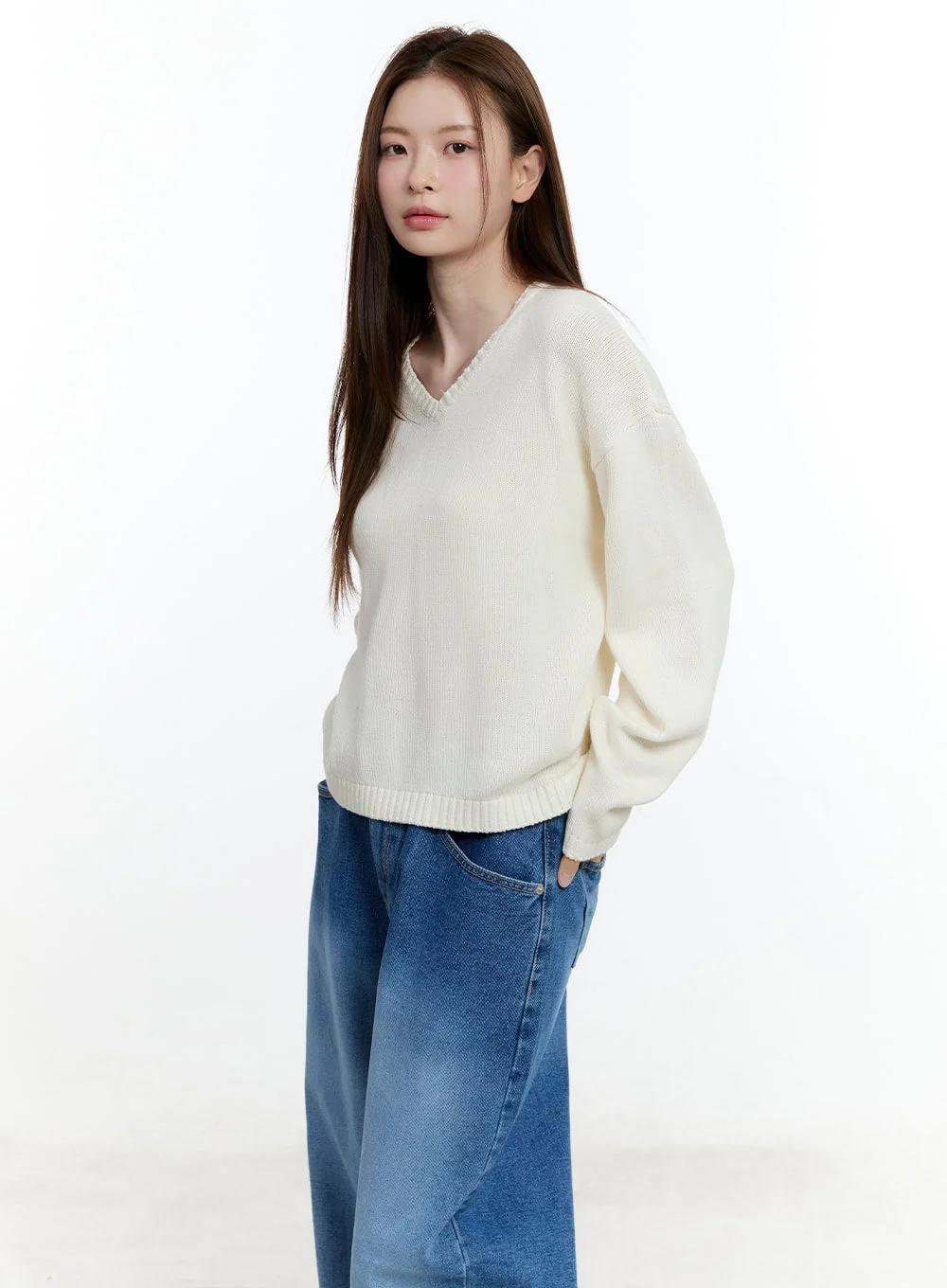 Cozy Relaxed-Fit V-Neck Sweater  CM521 - Image 9