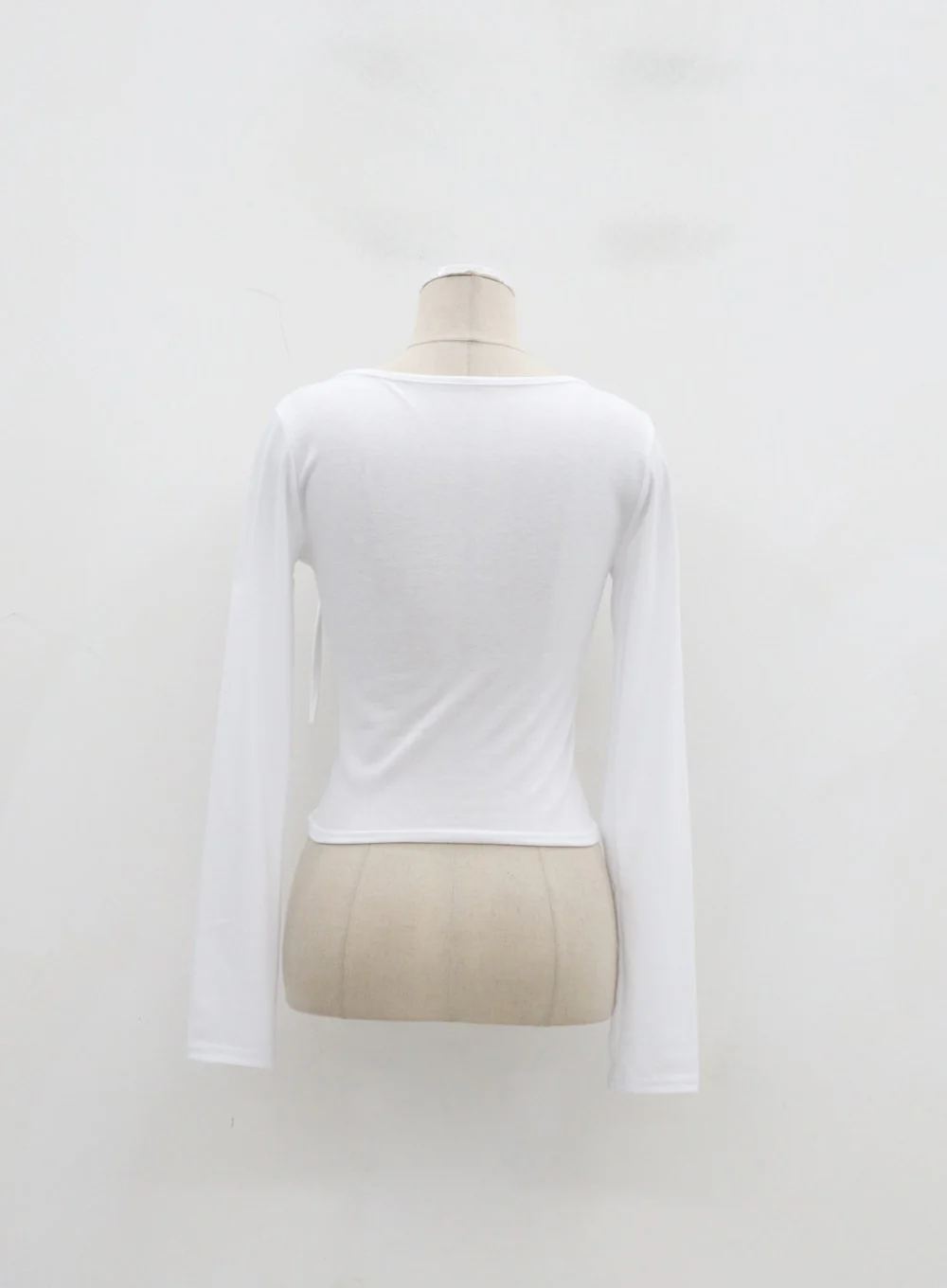 Cut-Out Cropped Top IF301 - Image 11