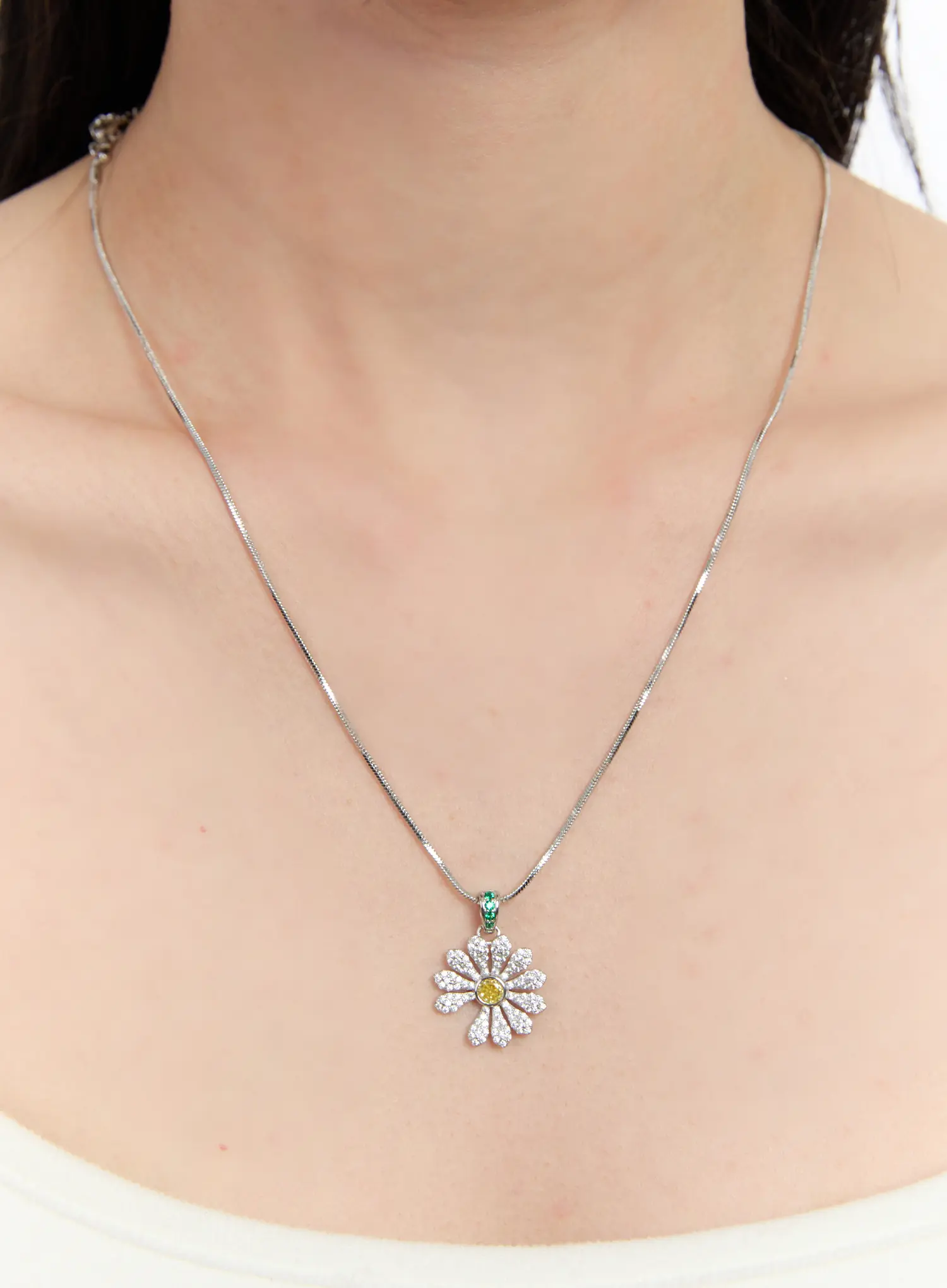 Daisy Cubic Pendant Necklace CA508