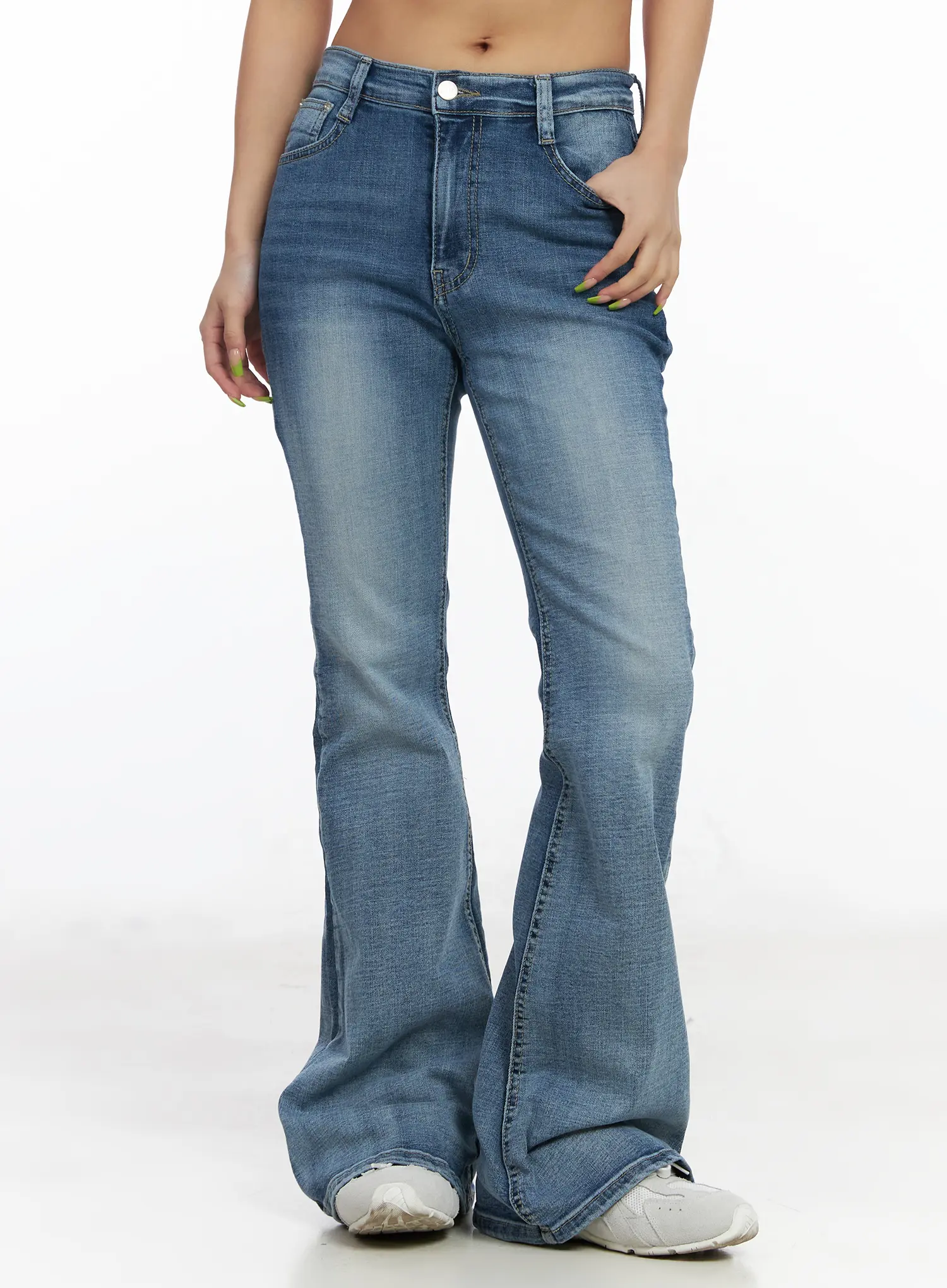 Dylan Medium Wash Flared Jeans CF513