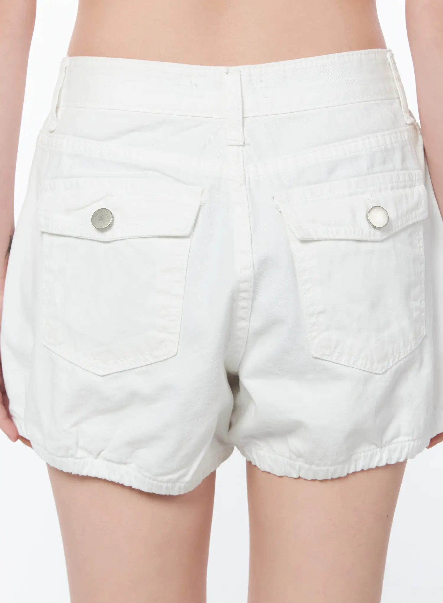 Elastic Hem Shorts CA528 - Image 3