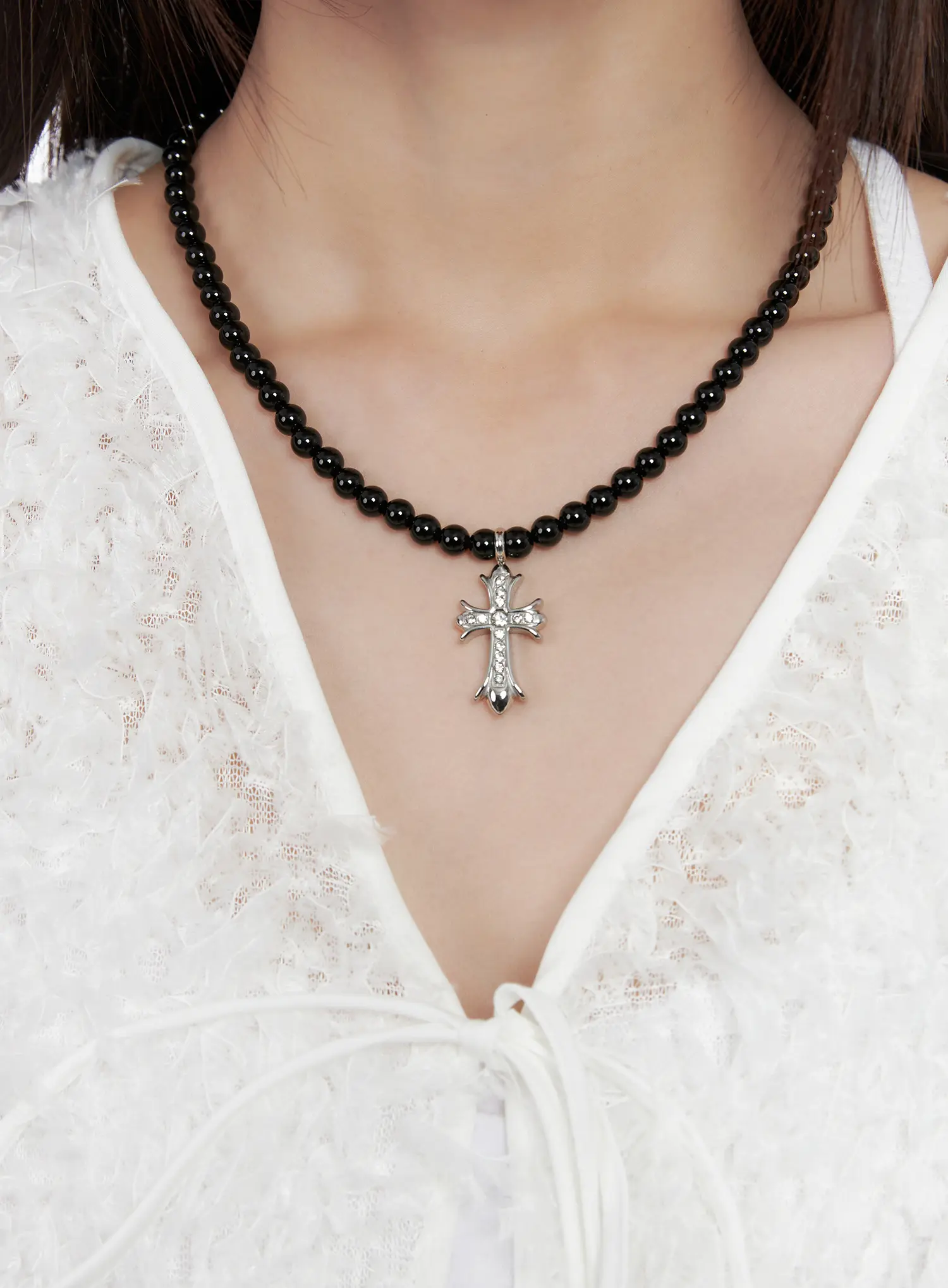 Elegant Beaded Pendant Necklace (Black) CN511