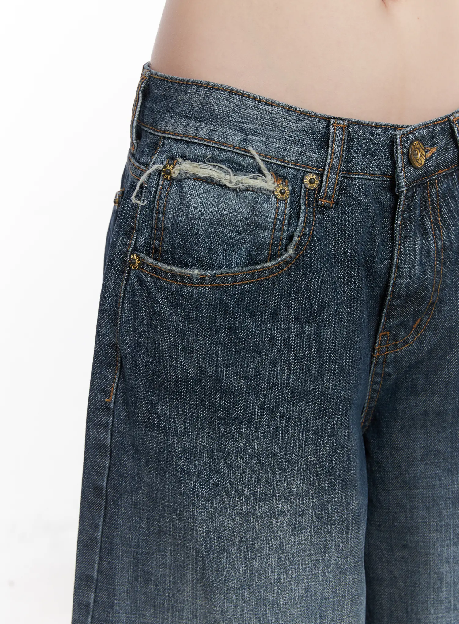 Elowyn Low-Rise Baggy Jeans CN510 - Image 4