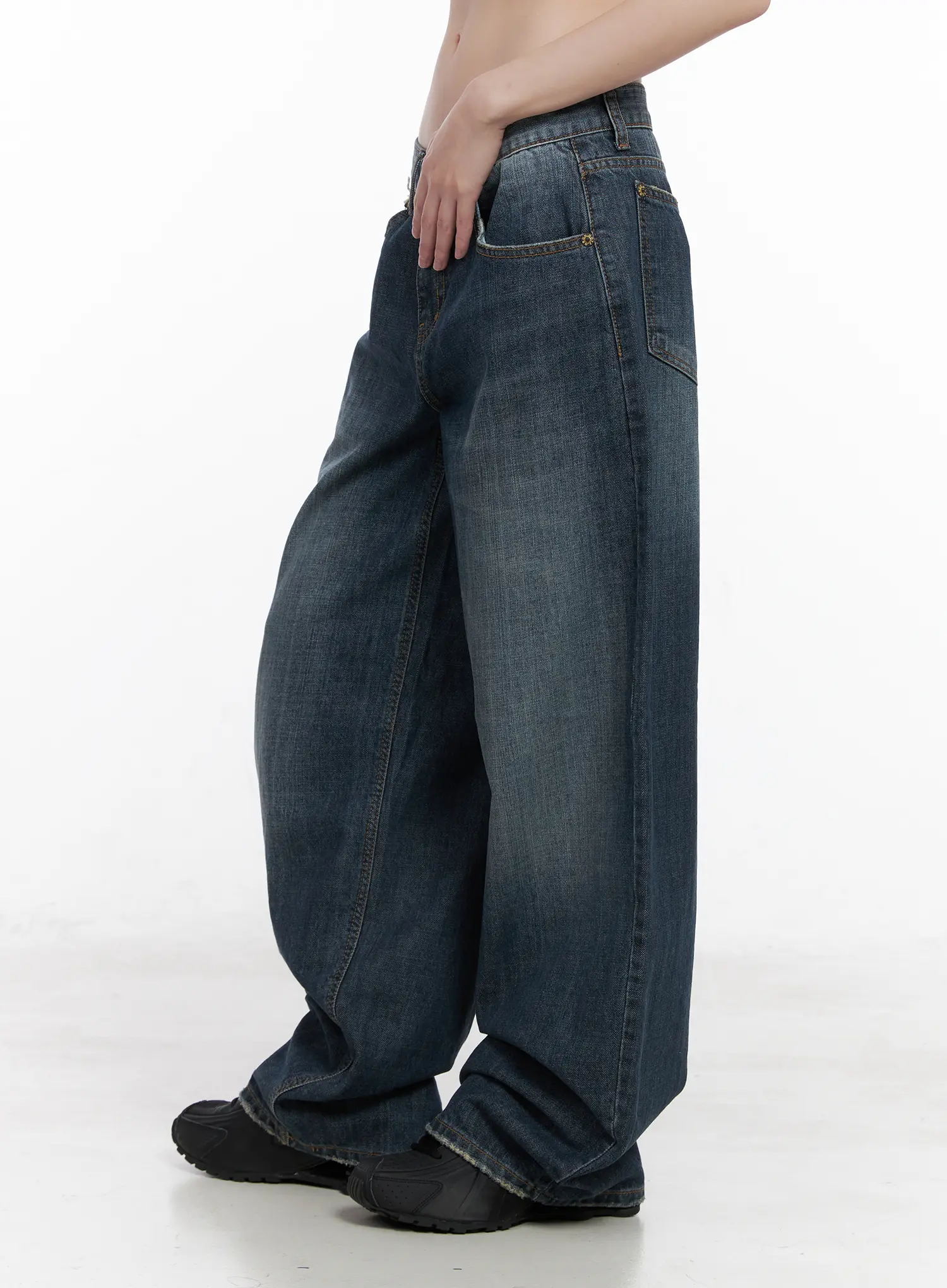 Elowyn Low-Rise Baggy Jeans CN510 - Image 5