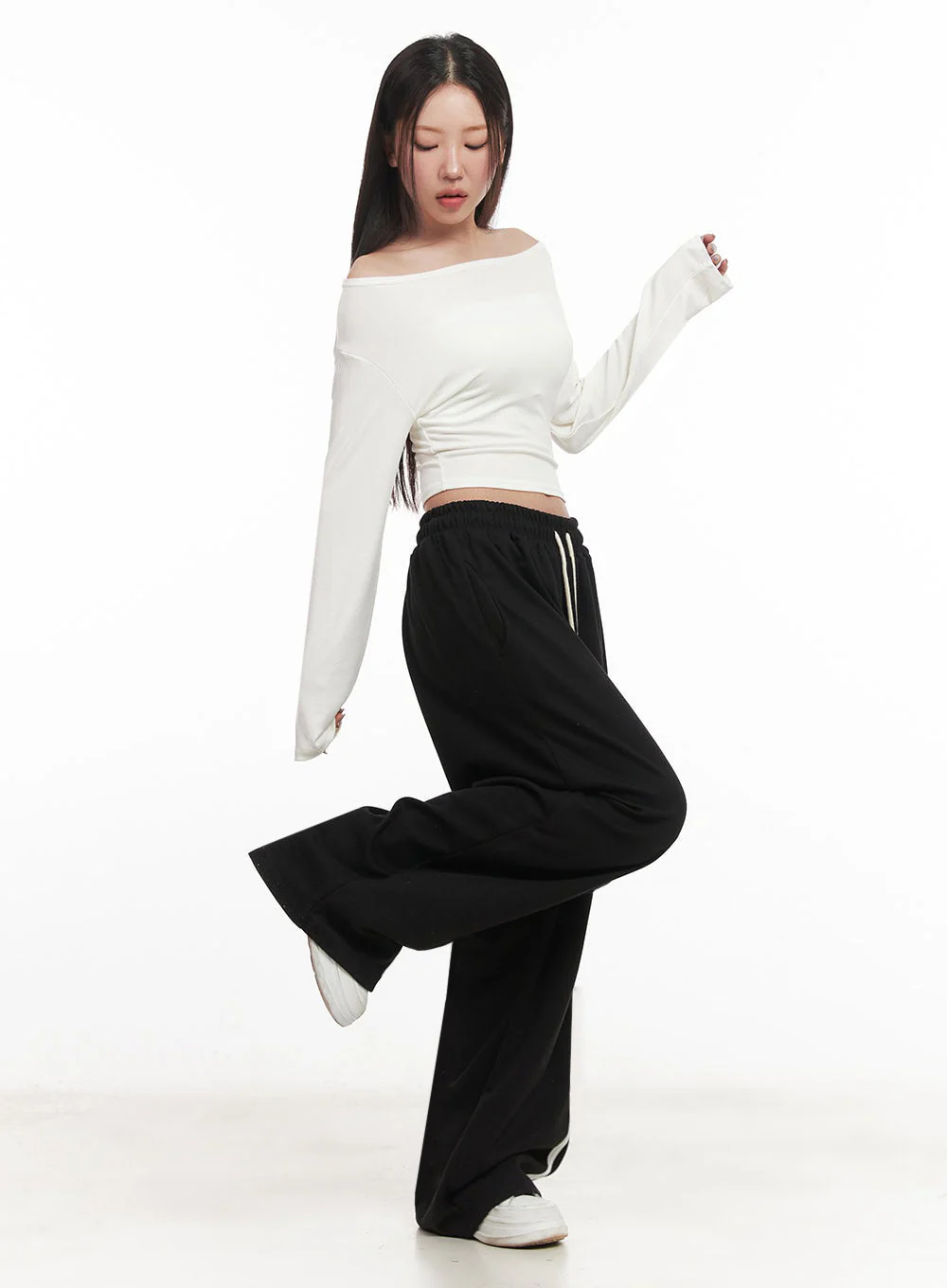 Essential Off-Shoulder Long-Sleeve Crop Top IM524 - Image 8