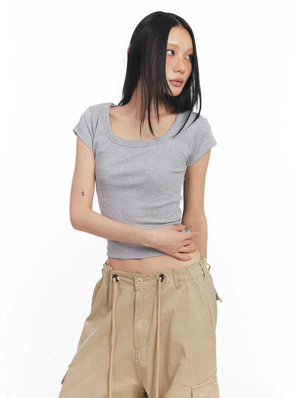 Essential U-Neck Crop Top CY528 - Image 10