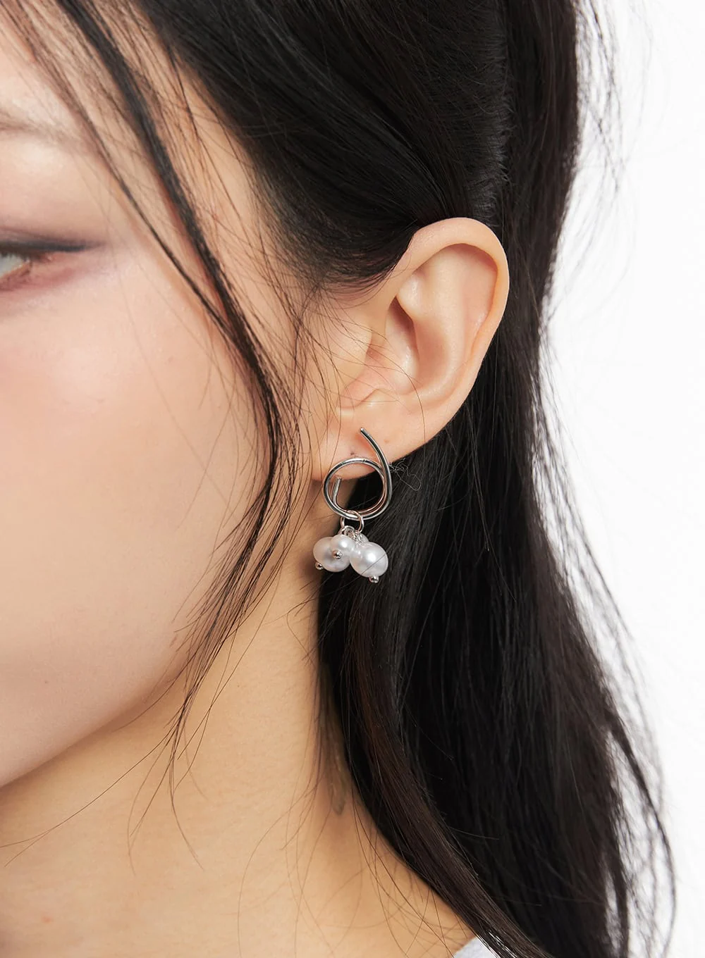Faux-Pearl Bouquet Round Earrings CA516 - Image 3