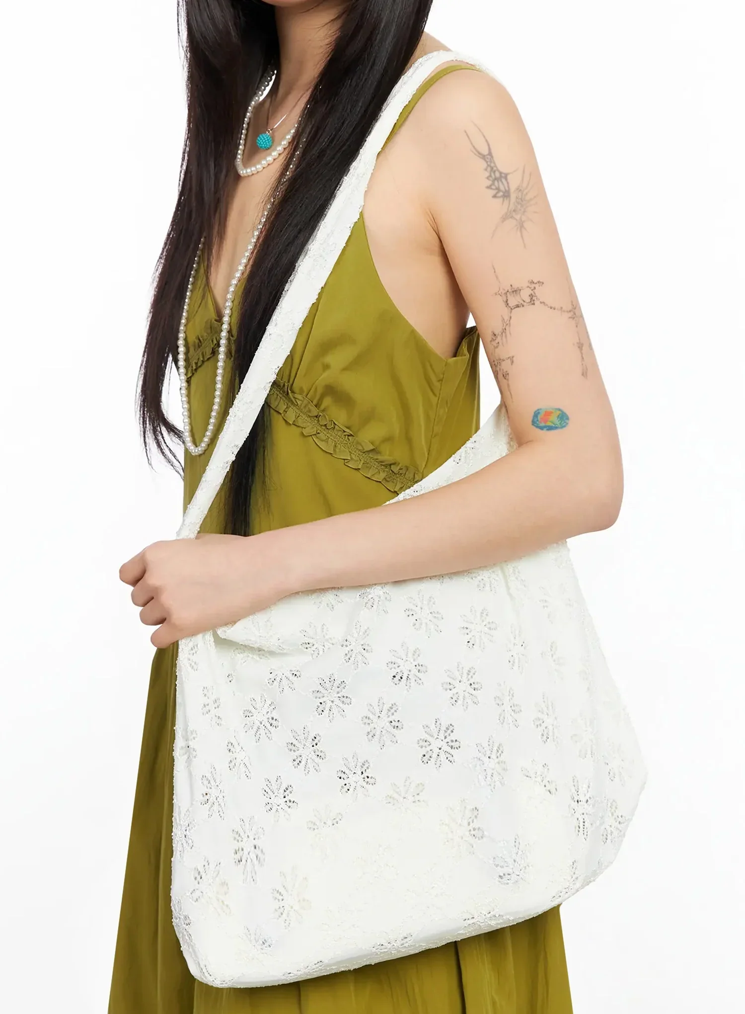 Floral Eyelet Shoulder Tote IA523 - Image 2