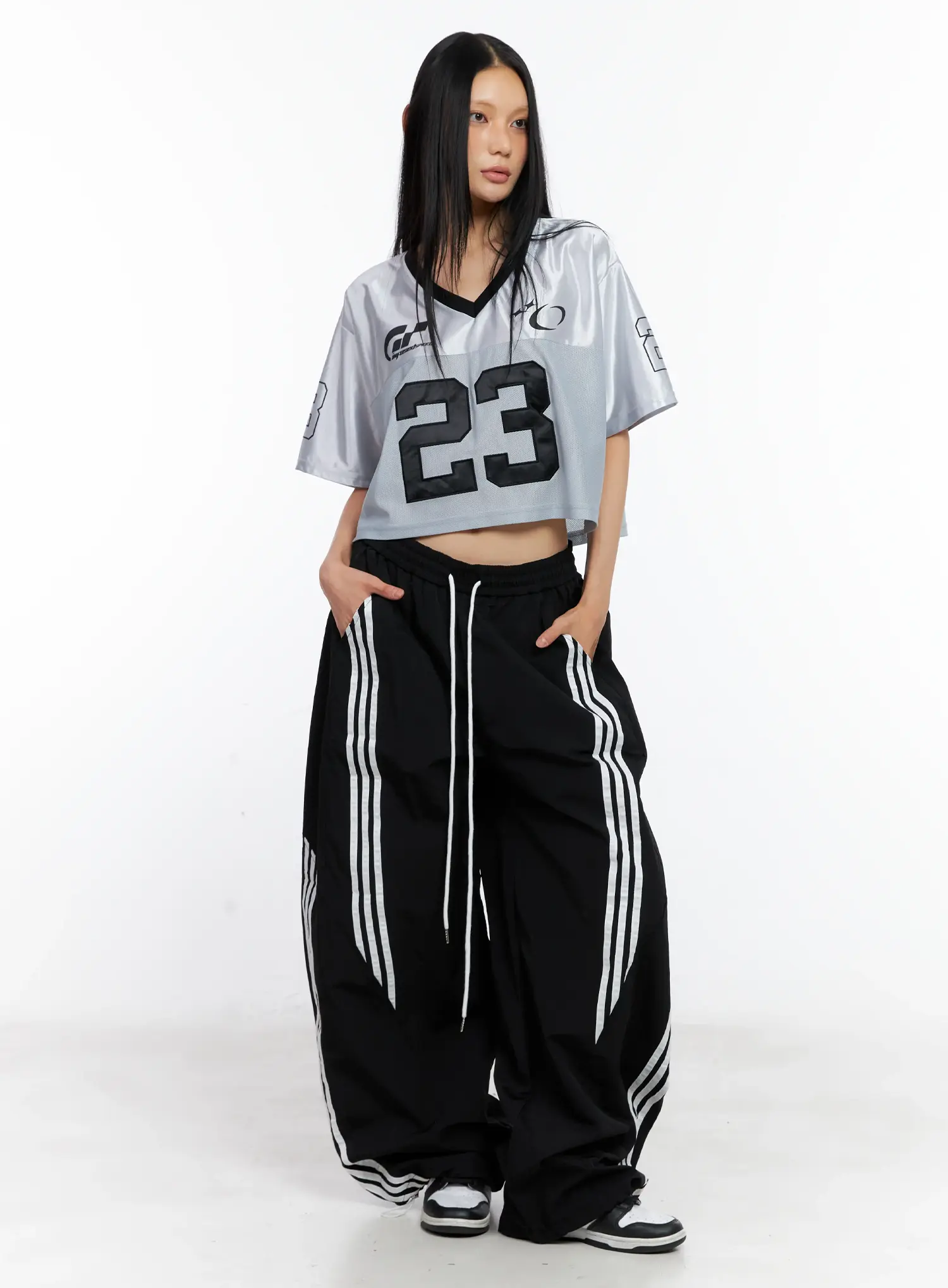 Glossy V-Neck Cropped Jersey CL529 - Image 3
