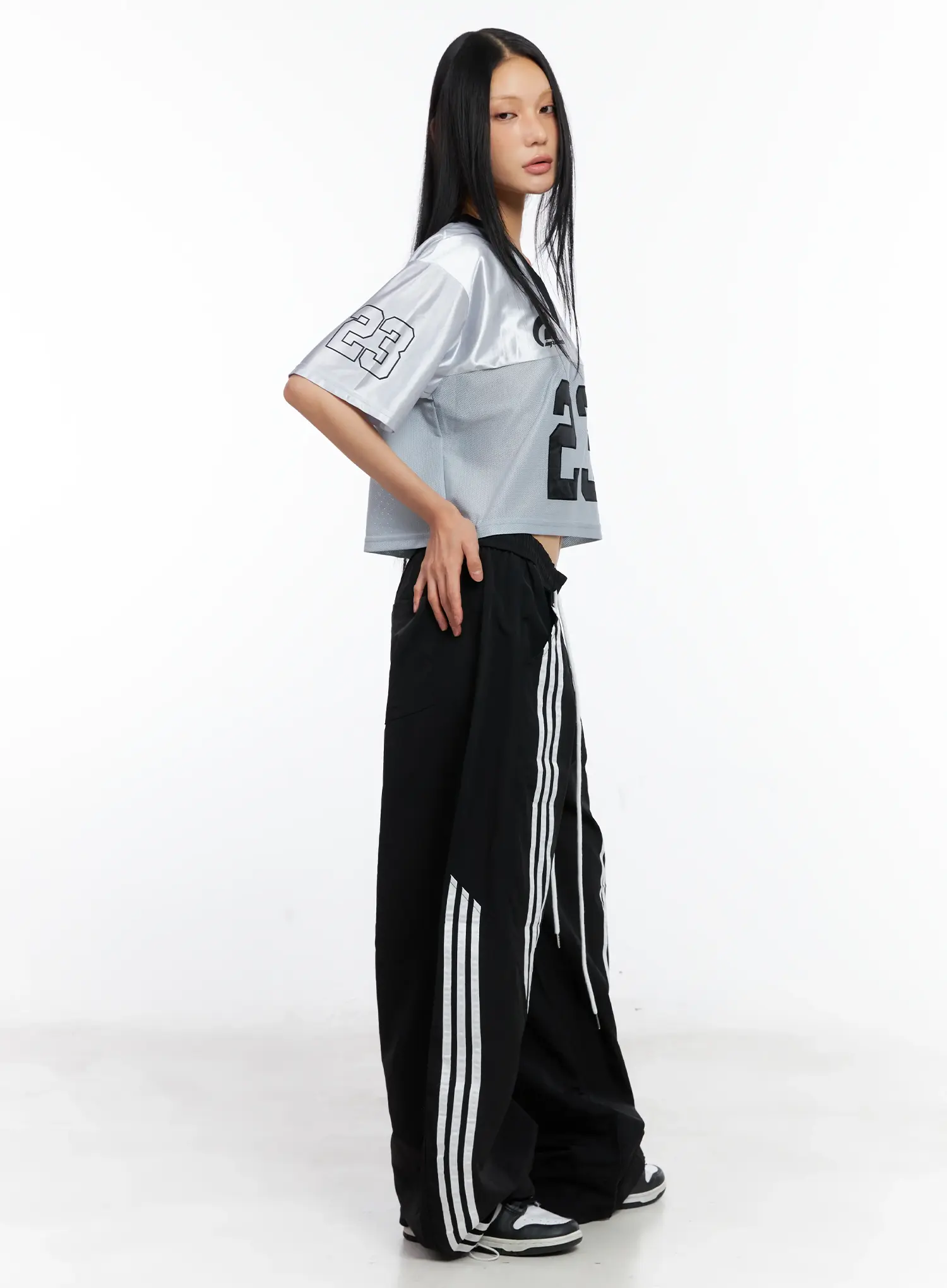 Glossy V-Neck Cropped Jersey CL529 - Image 5