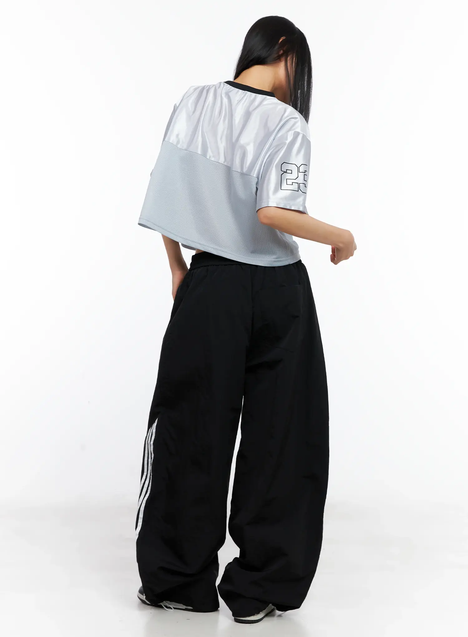 Glossy V-Neck Cropped Jersey CL529 - Image 6