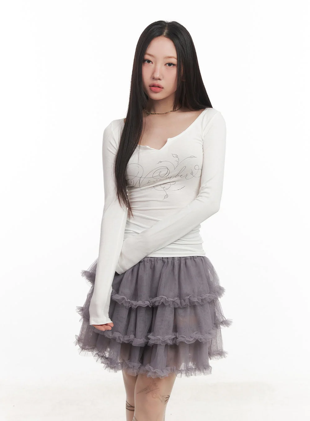 Graphic Long-Sleeve V-Neck Top CM528 - Image 12
