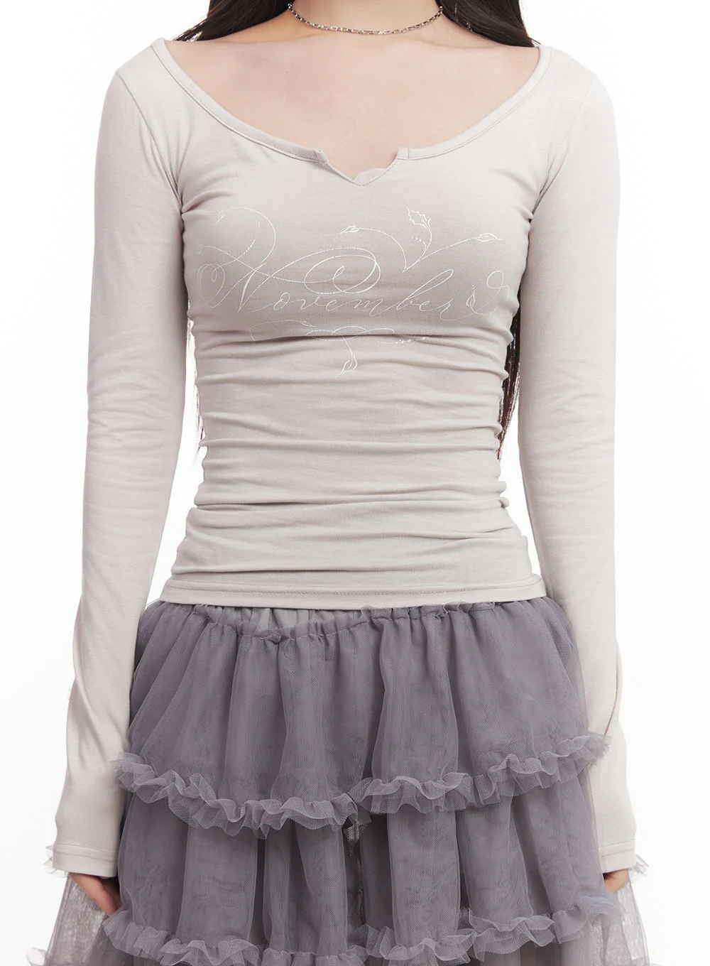 Graphic Long-Sleeve V-Neck Top CM528 - Image 9