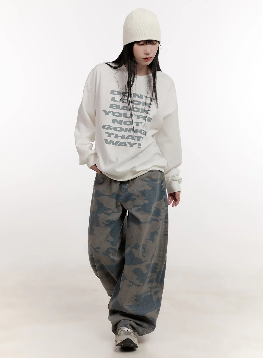 Graphic Loose-Fit Sweatshirt CJ529 - Image 2