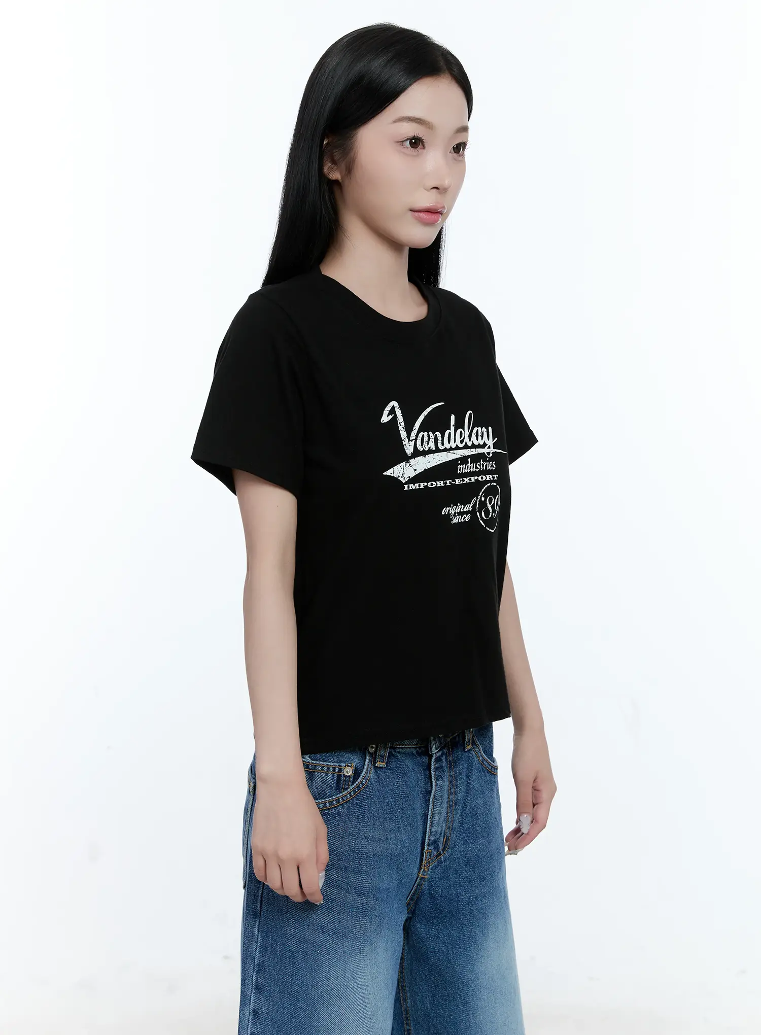 Graphic Short-Sleeve Statement Shirt CL530 - Image 7