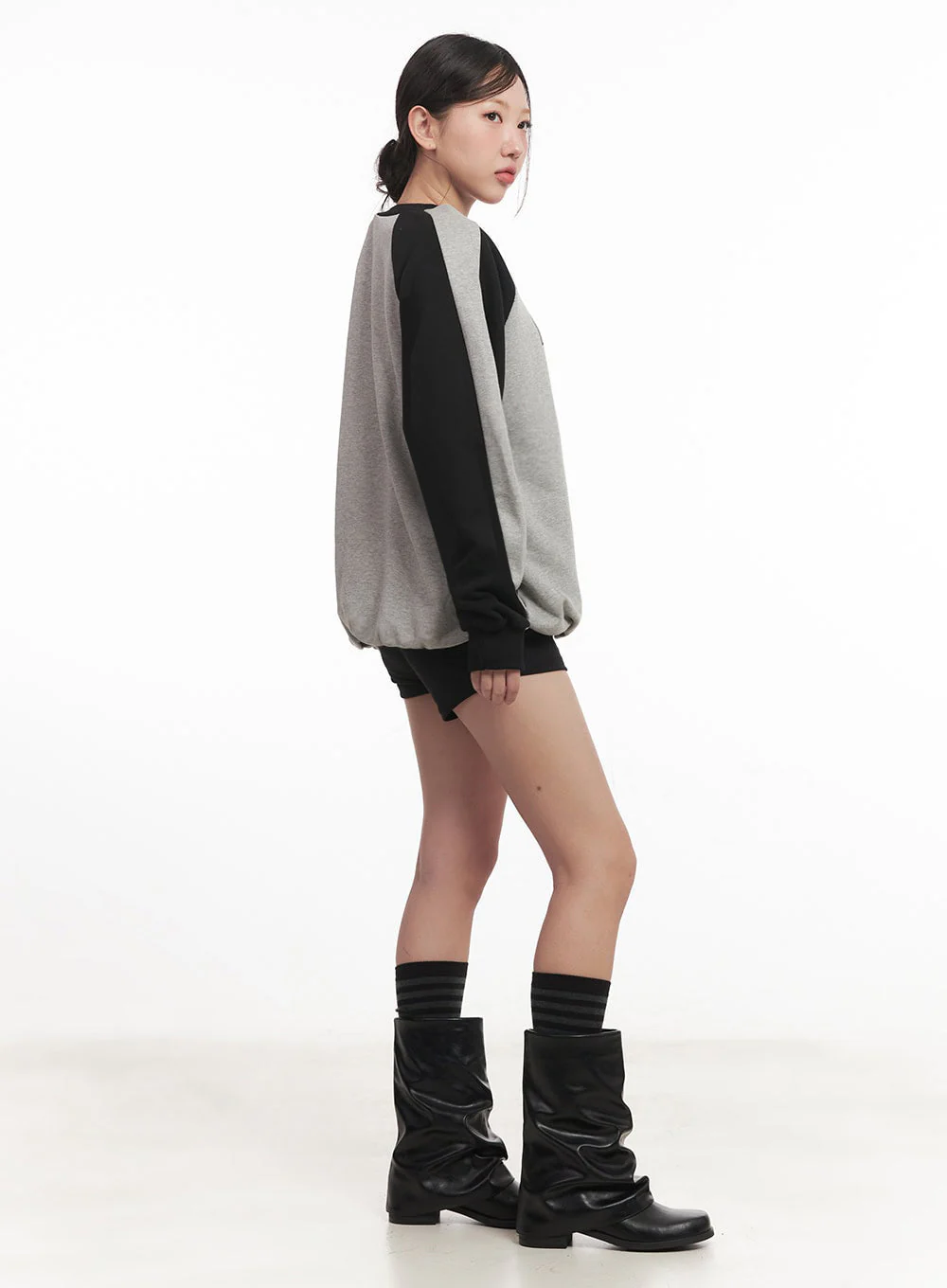 Graphic V-Neck Oversize Sweatshirt IM528 - Image 10