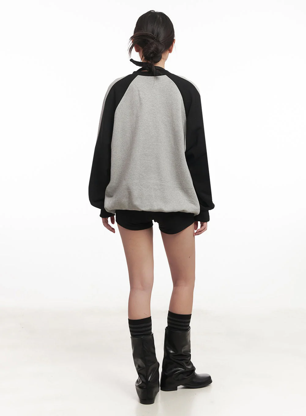 Graphic V-Neck Oversize Sweatshirt IM528 - Image 11