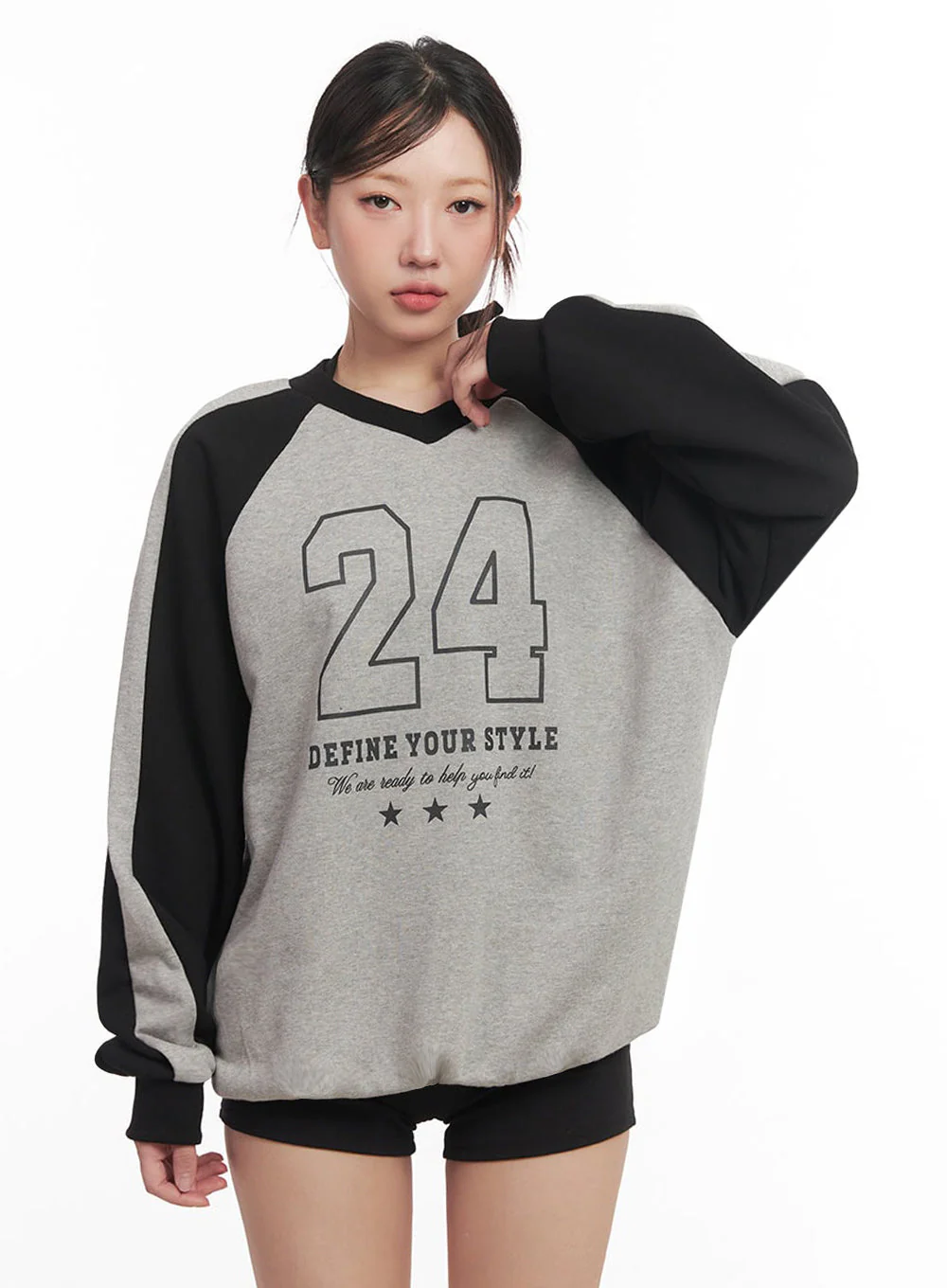 Graphic V-Neck Oversize Sweatshirt IM528 - Image 13