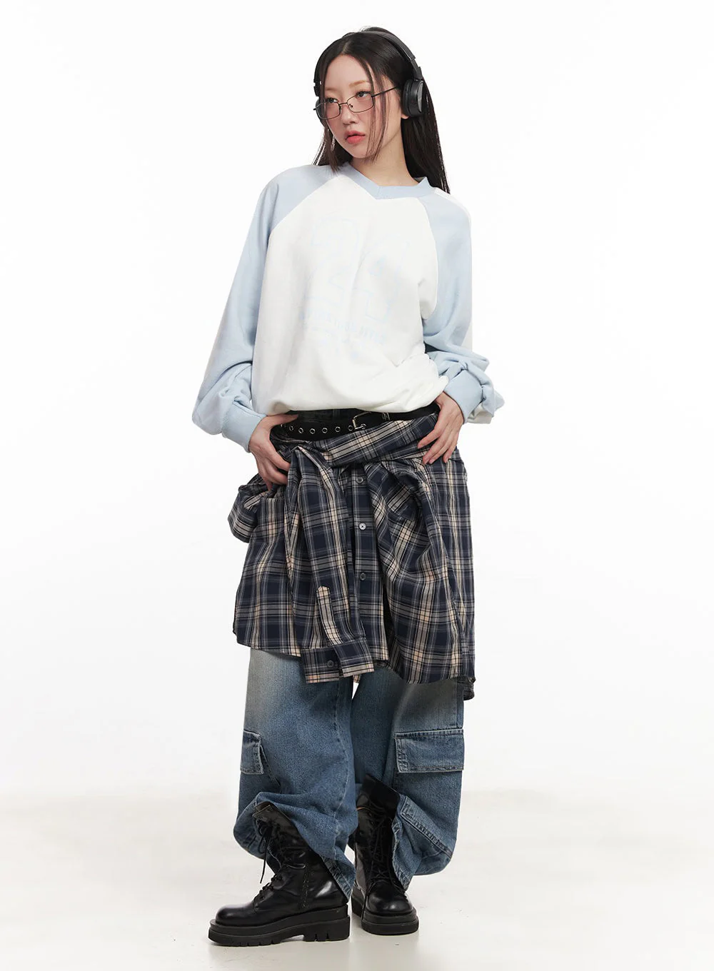 Graphic V-Neck Oversize Sweatshirt IM528 - Image 14