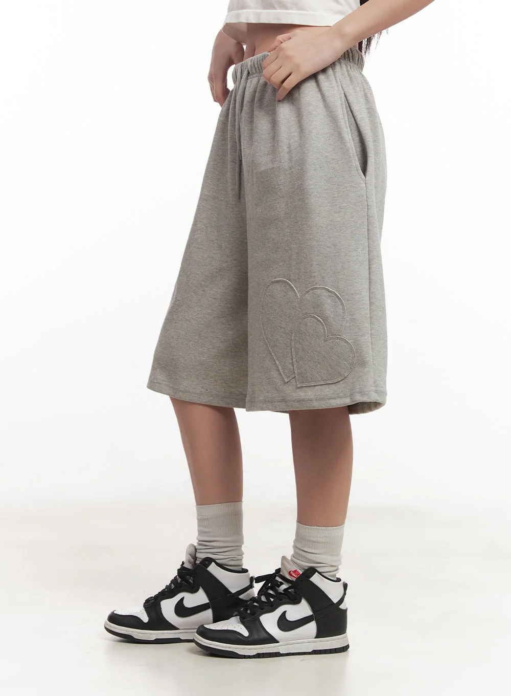 Heart Patch Wide Sweatshorts CM528 - Image 2