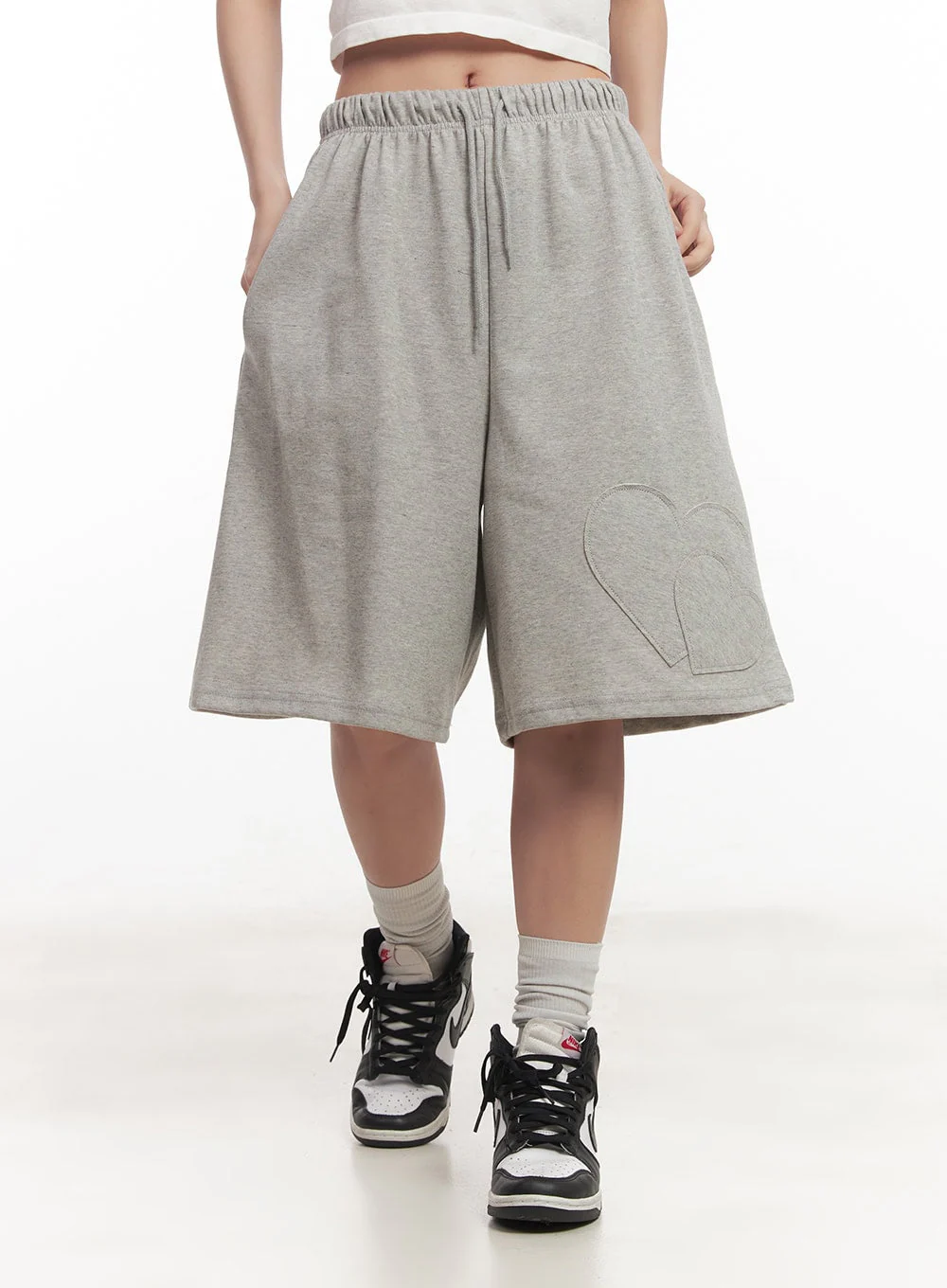 Heart Patch Wide Sweatshorts CM528 - Image 9