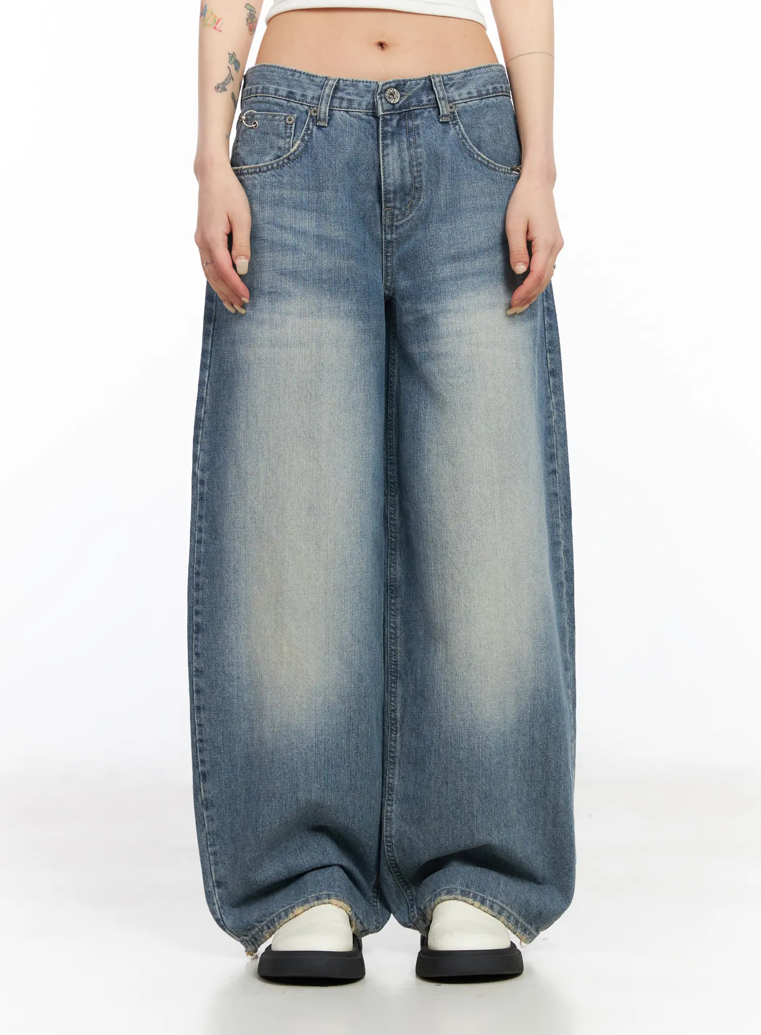Itzel Low Rise Wide Leg Jeans CM516 - Image 11