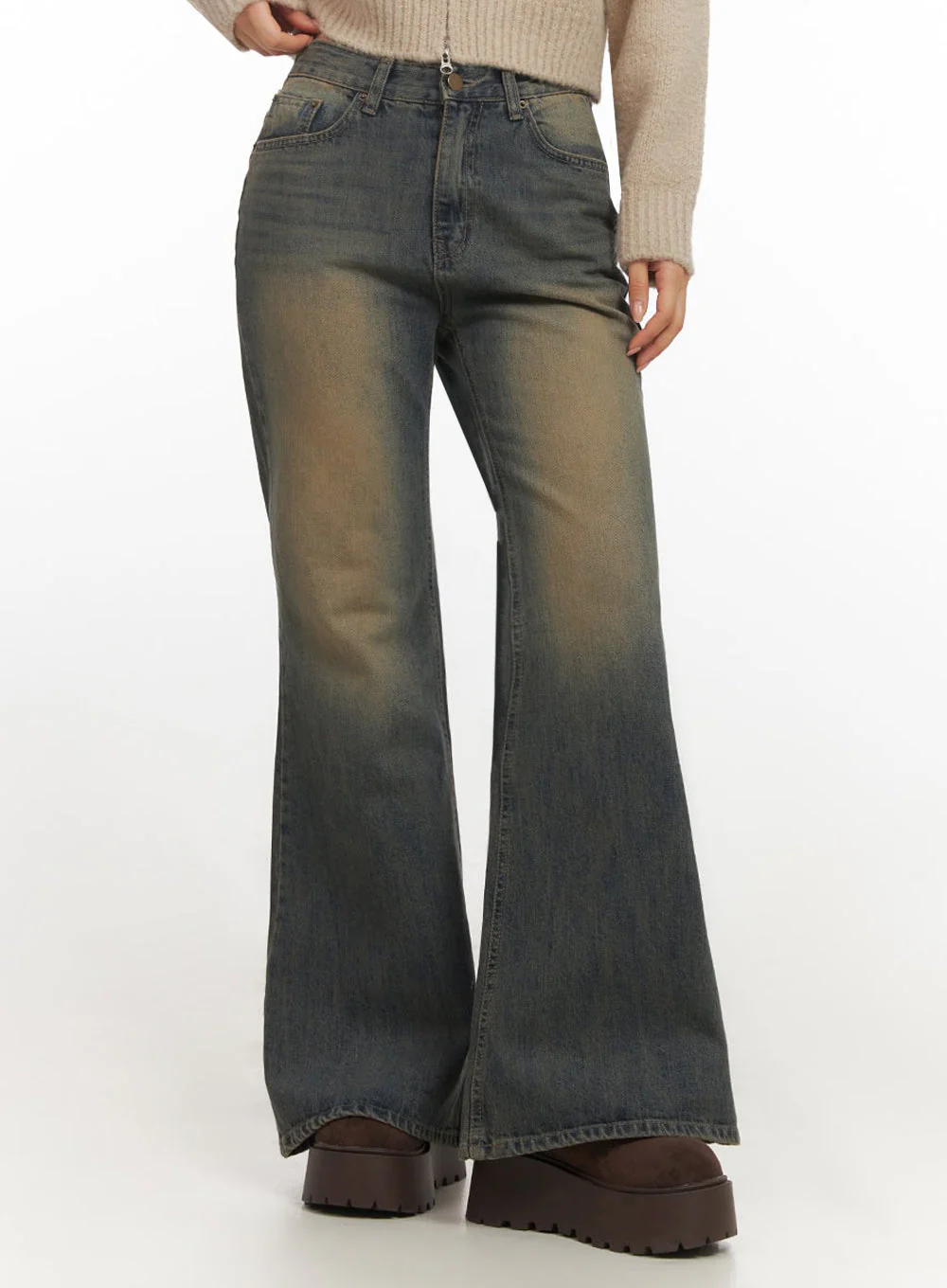 Kourtney Vintage Wash Flared Jeans IF510 - Image 6