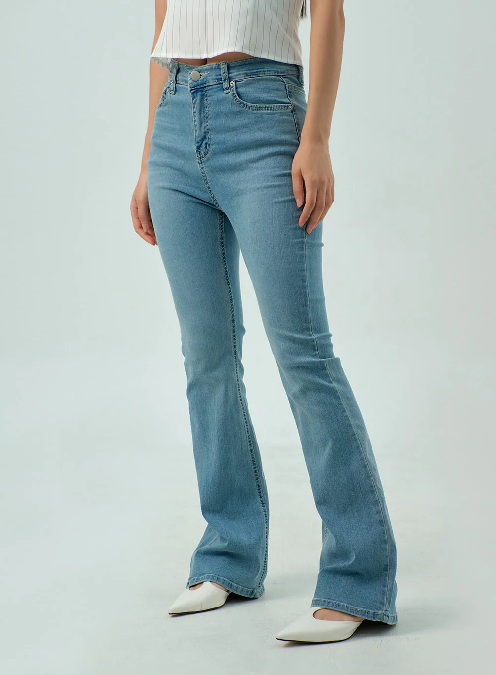Light Wash Bootcut Jeans CY330 - Image 2
