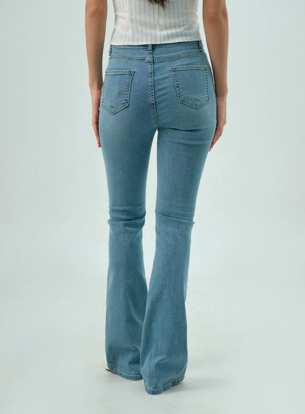 Light Wash Bootcut Jeans CY330 - Image 6
