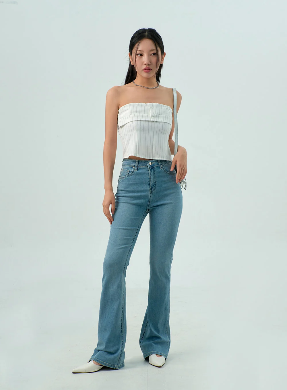 Light Wash Bootcut Jeans CY330 - Image 7
