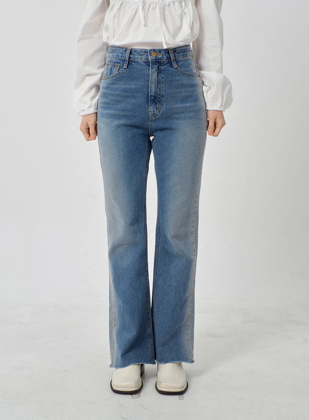 Light Washed Bootcut Jeans OD27 - Image 15