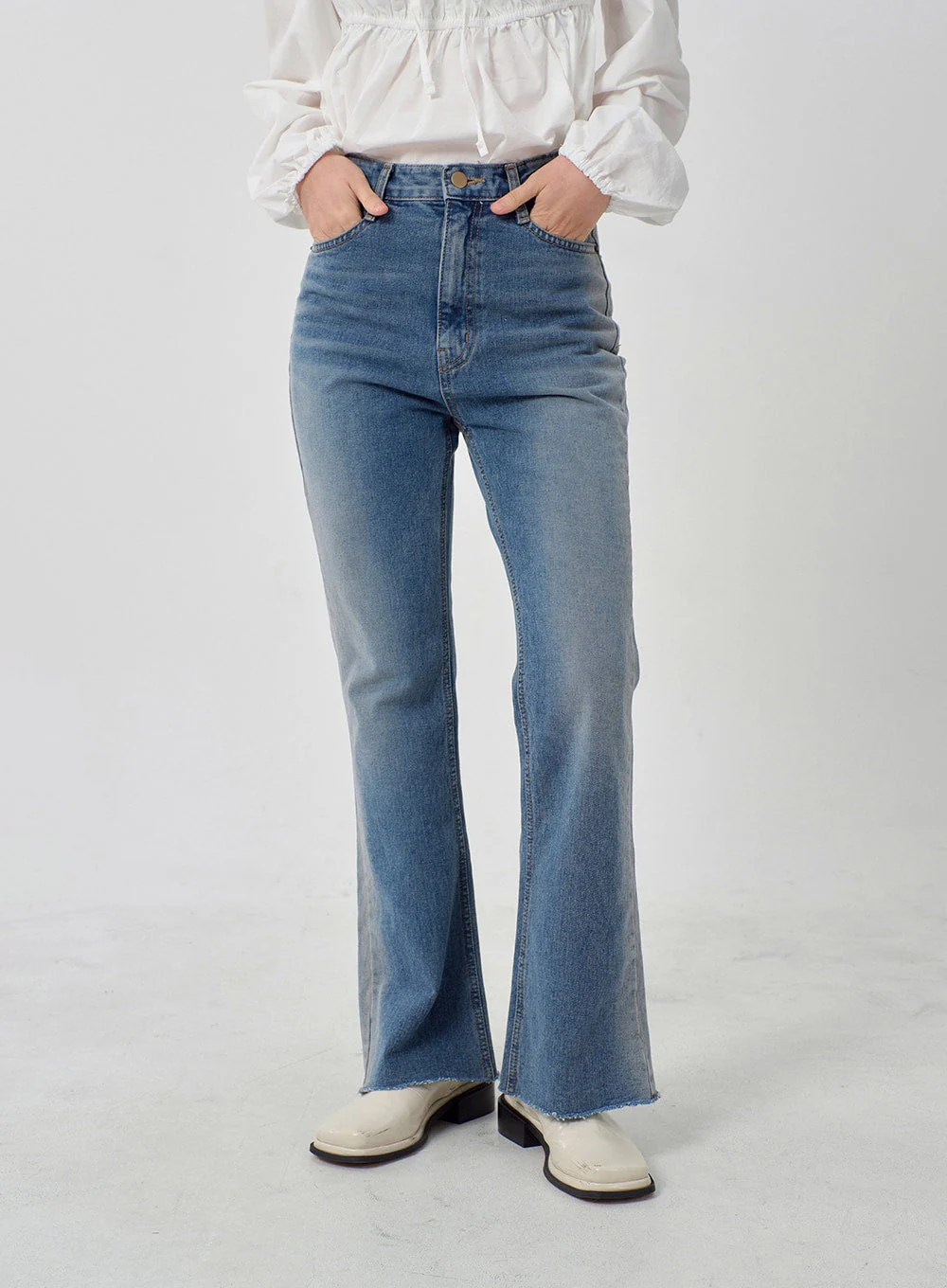 Light Washed Bootcut Jeans OD27 - Image 4