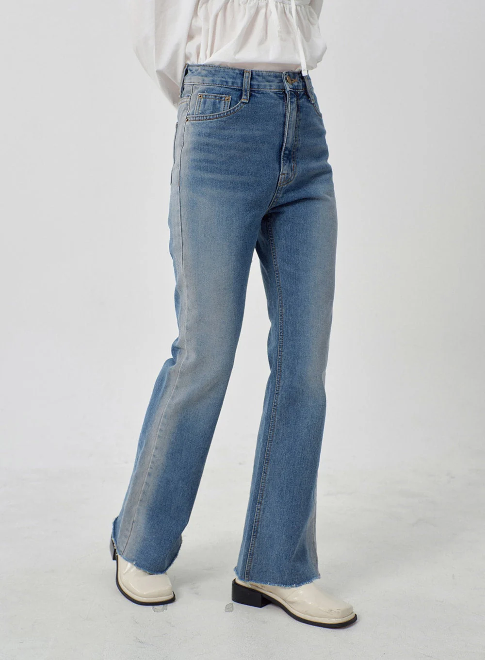 Light Washed Bootcut Jeans OD27 - Image 7