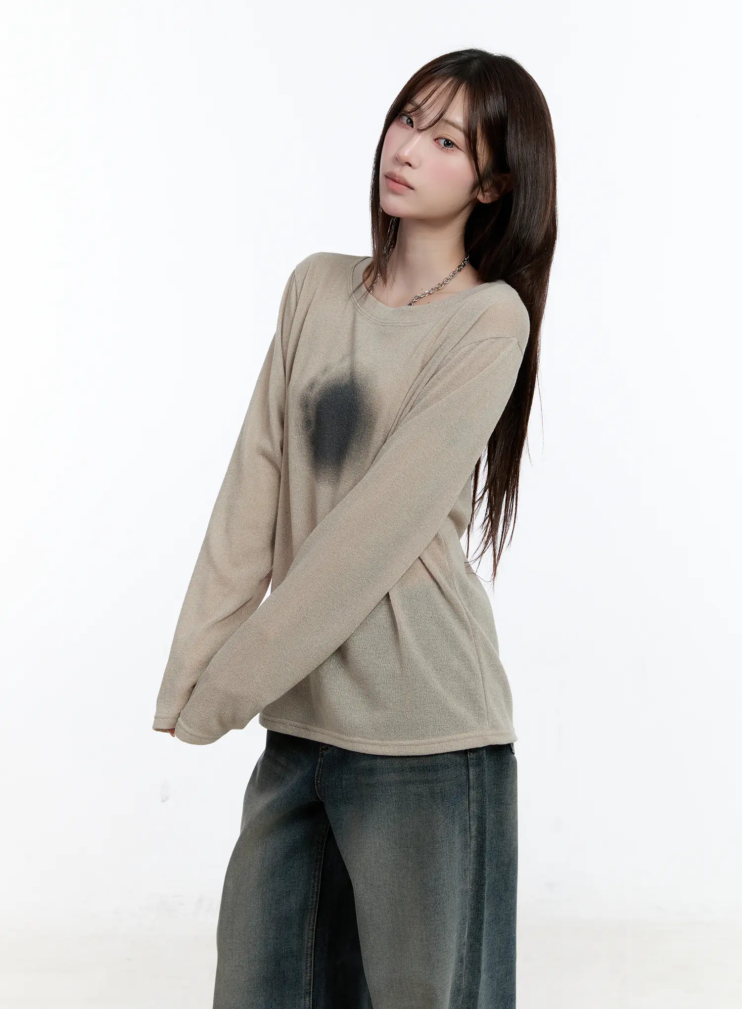 Loose-Fit Graphic Long Sleeve Tee CN525 - Image 4
