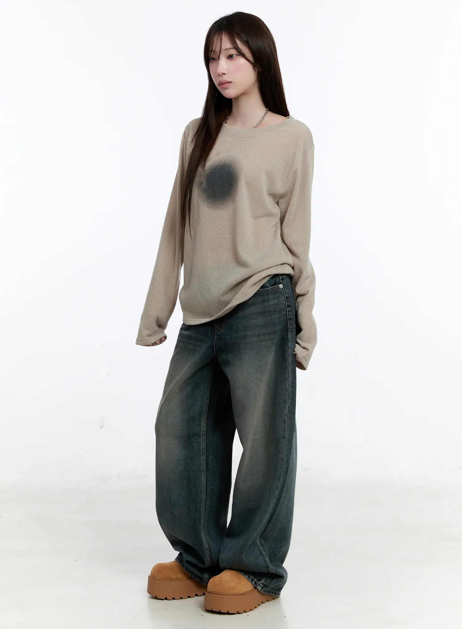 Loose-Fit Graphic Long Sleeve Tee CN525 - Image 5